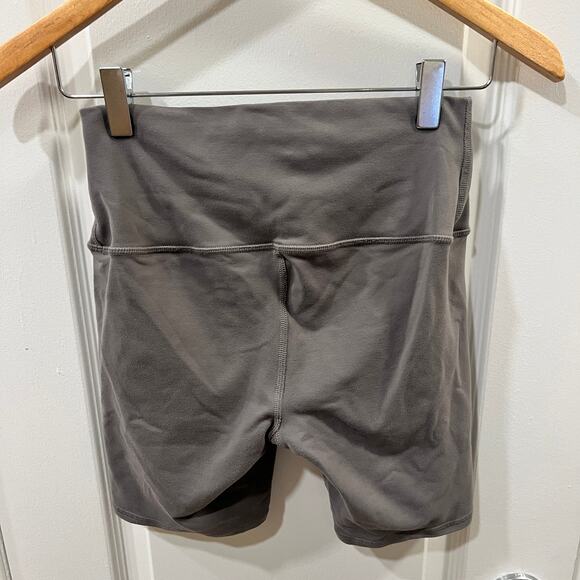 Alo airbrush biker shorts 7" size S gray - Picture 3 of 4